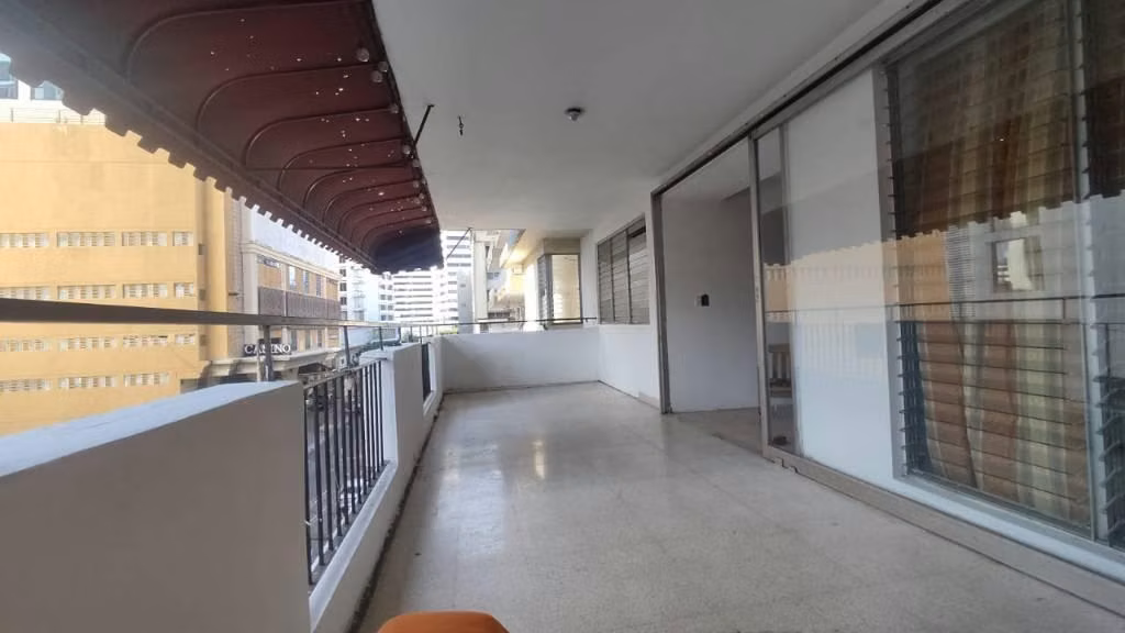 Venta apartamento en Macondo Obarrio precio negociable para cierre inmediato - photo 1