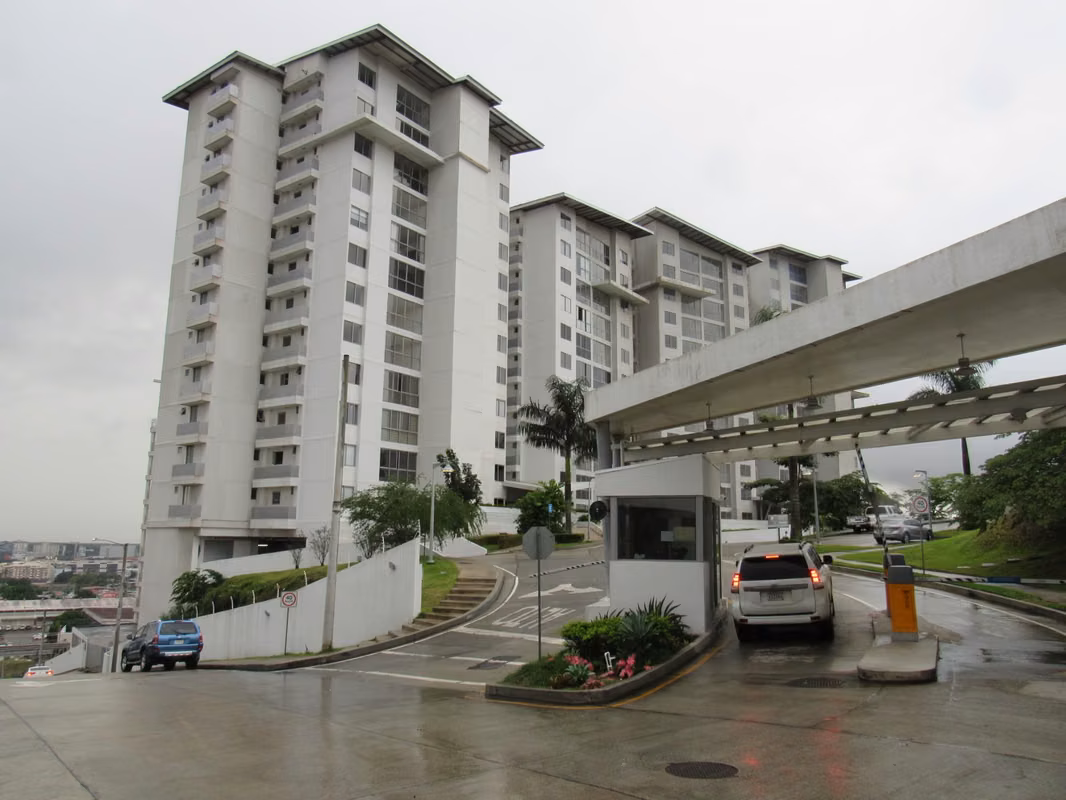 Banco Vende apartamento reposeido en Ph Altaterra SC - foto 1