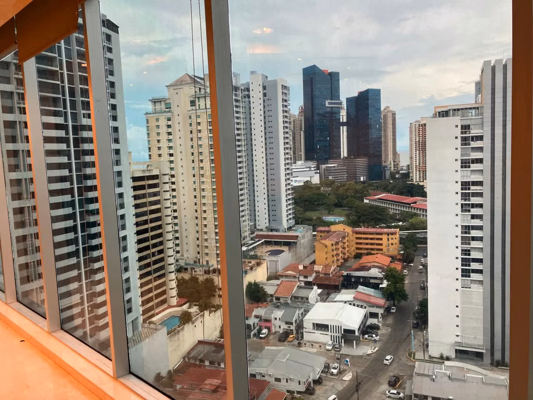 EN VENTA Y ALQUILER OFICINA EN TORRE GLOBAL - CALLE 50 - foto 1