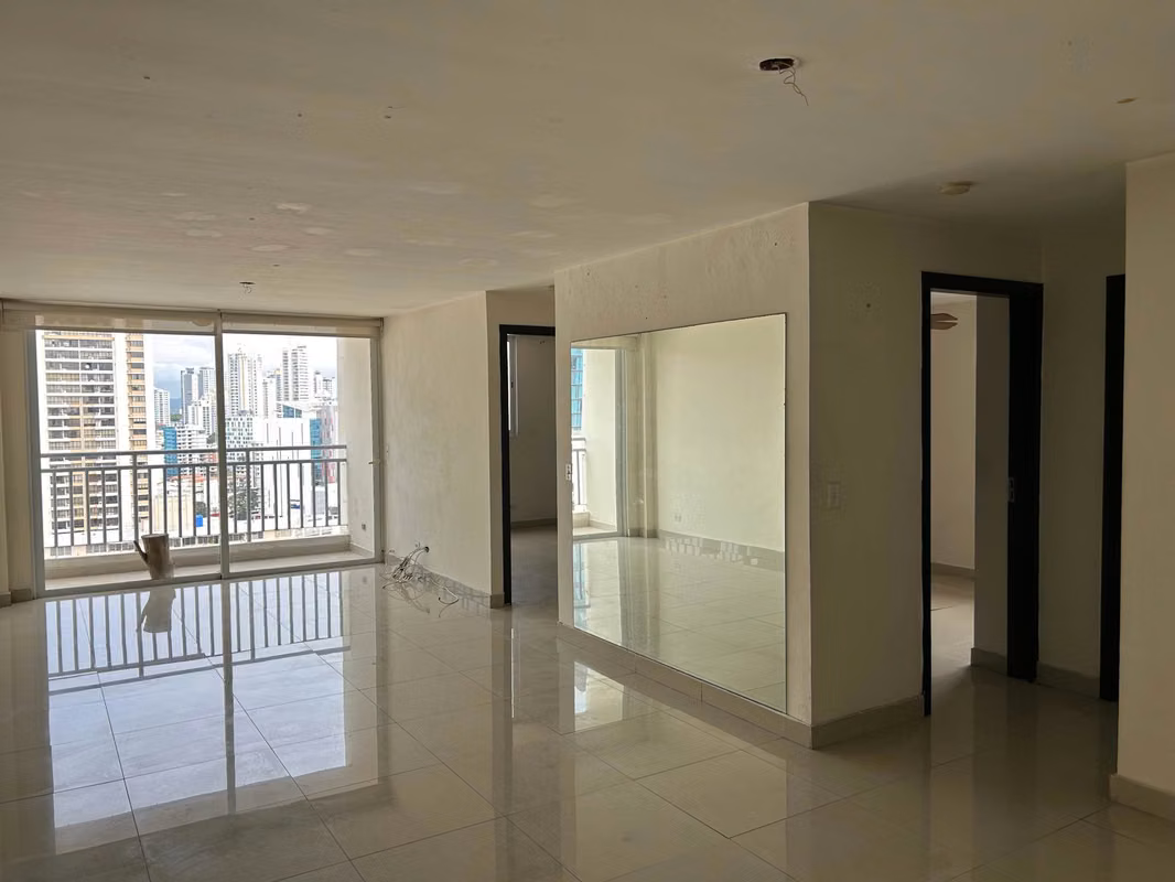Banco Vende Apartamento en Ph Miyaki, Bella Vista - foto 1