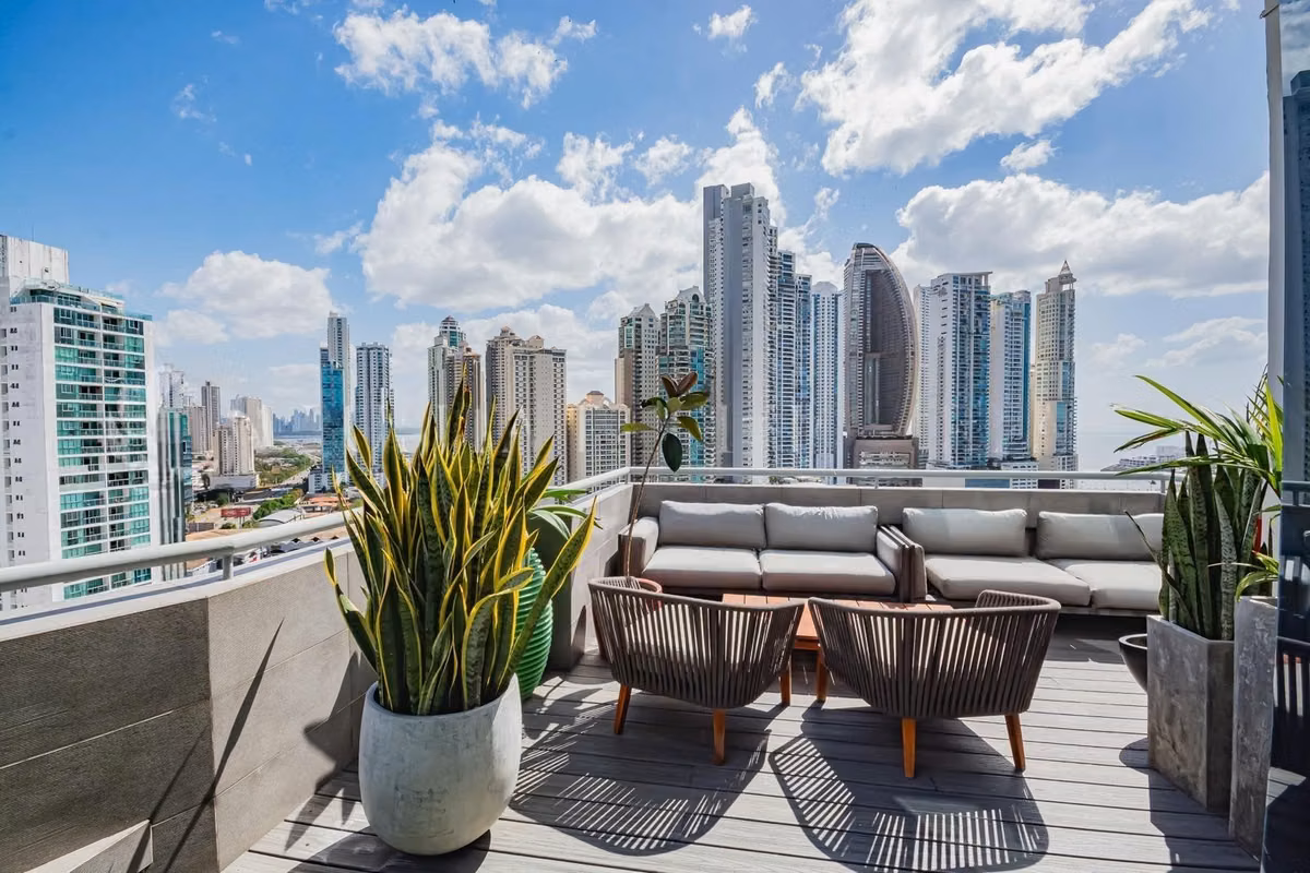 SE VENDE REMODELADO PH TORRE DEL PARQUE - photo 1