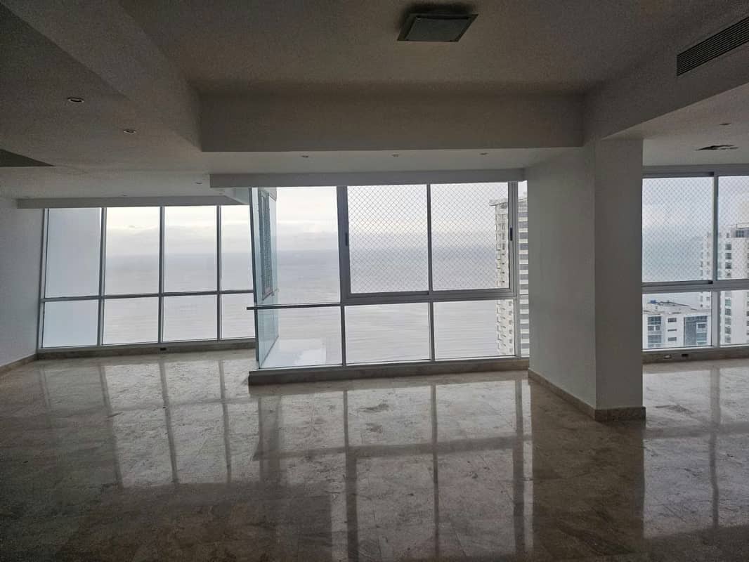 Banco vende Penthouse en Ph Titanium - foto 1