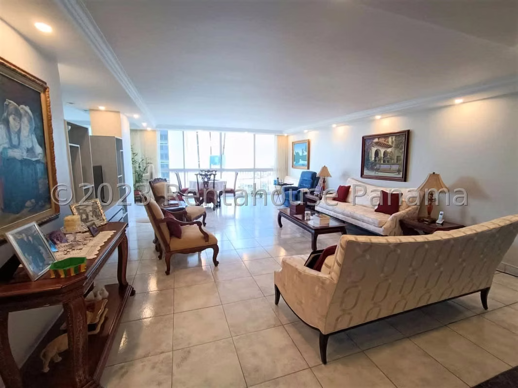 Venta de Apartamento Remodelado con 250 m² en PH Fiesta, Obarrio 26-4187GG - foto 1