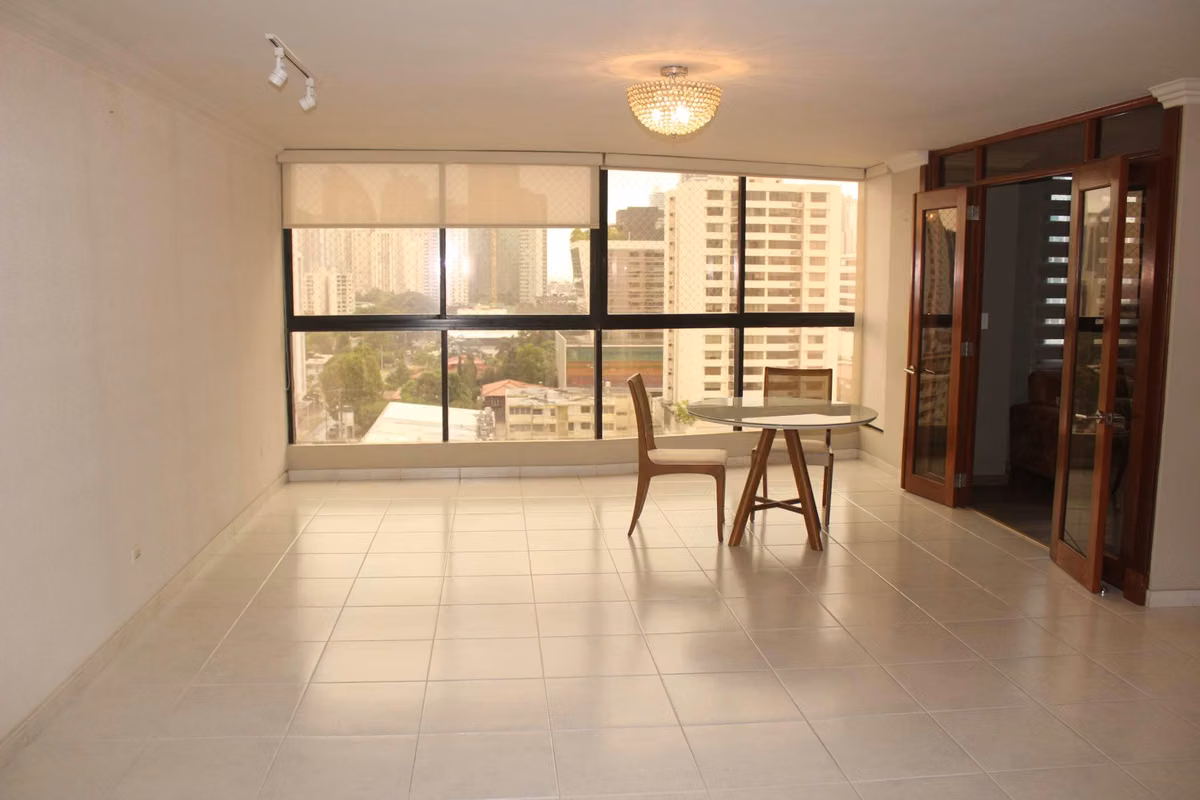 SE VENDE Remodelado Apartamento  Urb. Obarrio - photo 1