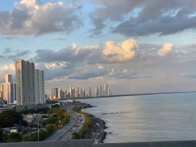 SE VENDE APARTAMENTO EN PH OCEANAIRE, PUNTA PACIFICA. - photo 1