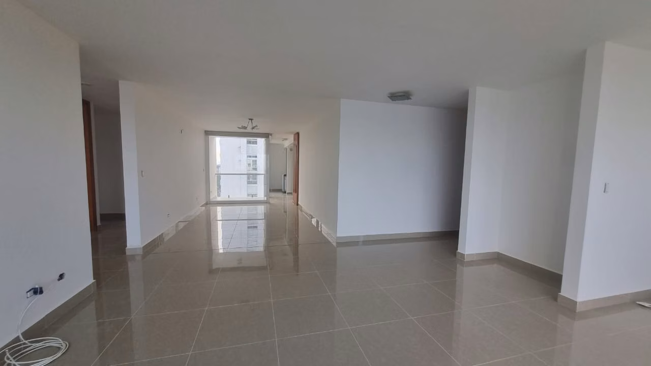 SE VENDE APARTAMENTO EN P.H. BAHIA DEL GOLF -  COCO DEL MAR – Panamá - foto 1