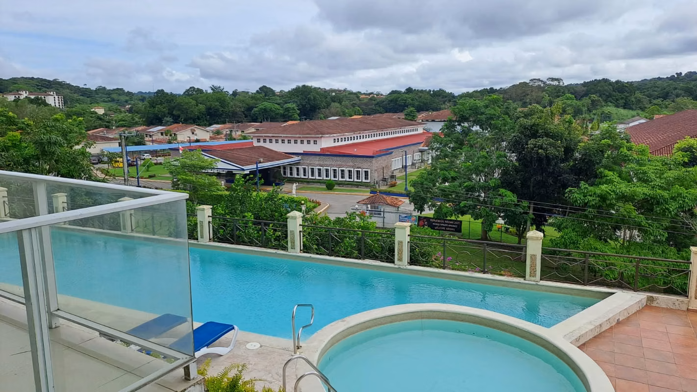Banco Vende Apartamento en PH Pine Hill - photo 1