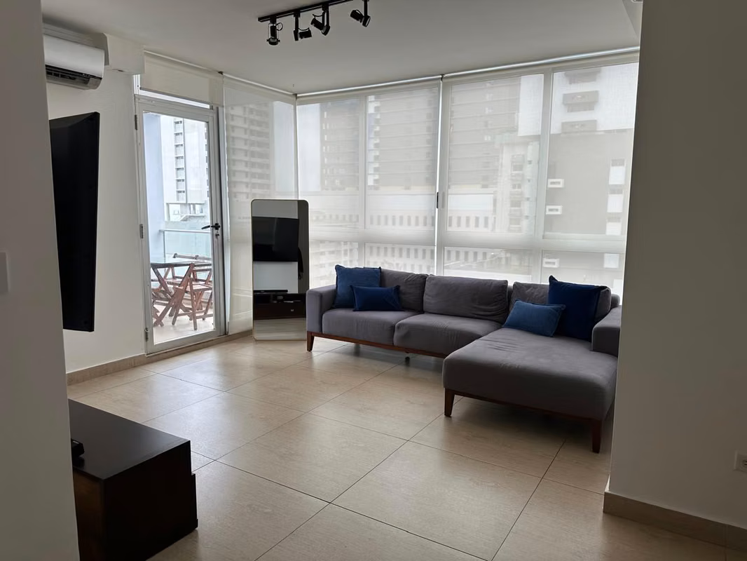 Apartamento amoblado de 98 m2 en Bella Vista, | A pasos de la Cinta Costera - foto 1