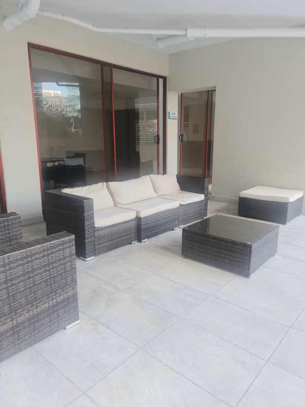SE ALQUILA APARTAMENTO 2 RECAMARAS TWIN TOWERS MARBELLA ID 796 MP - foto 1