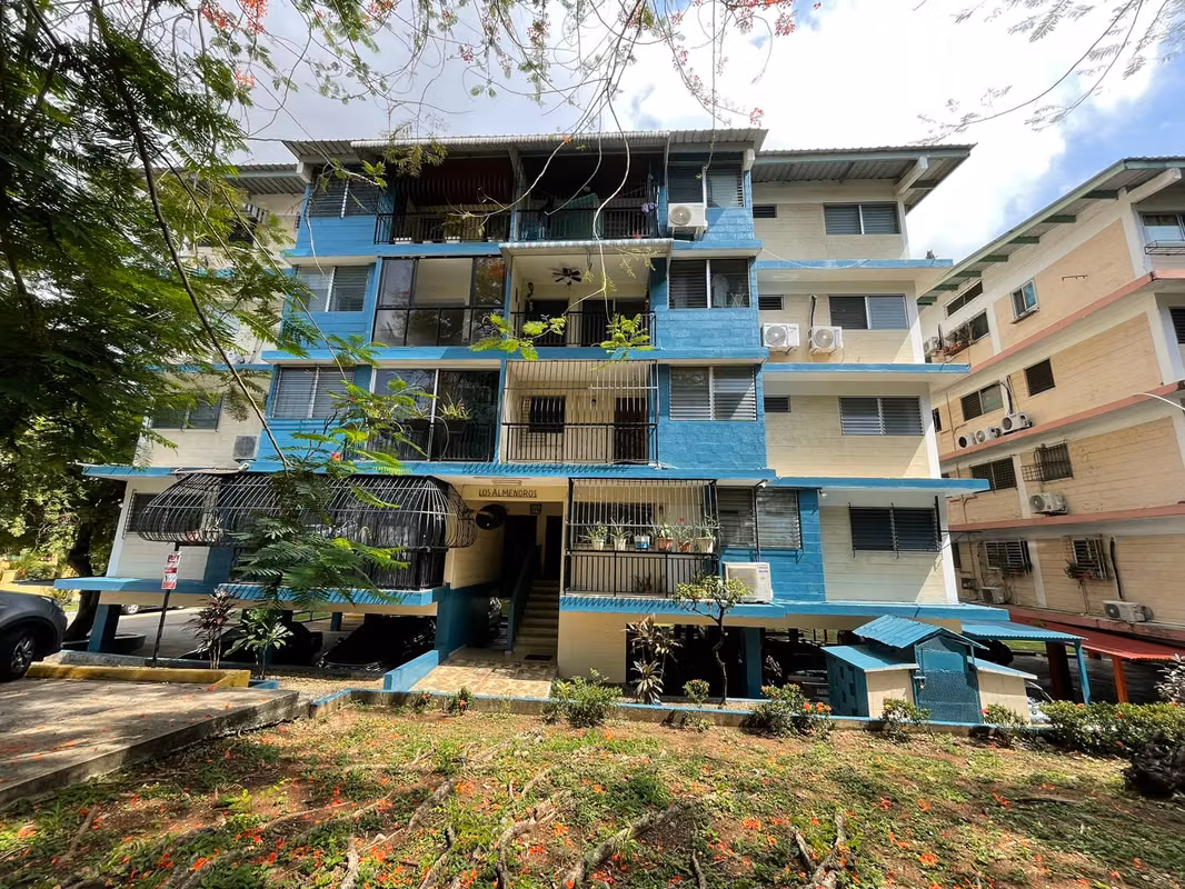 Venta $90,000 Apartamento en Urbanización Los Pinos - foto 1