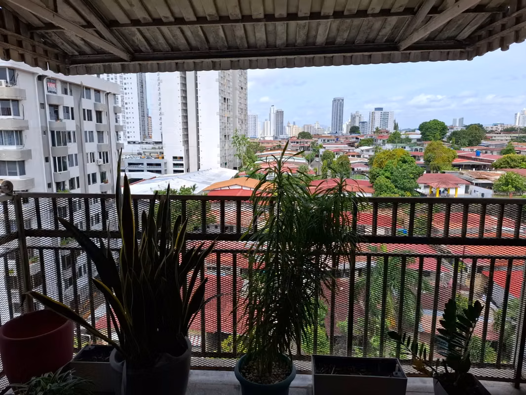Se Vende Apartamento 3 recámaras, Ave. 12 de Octubre - foto 1