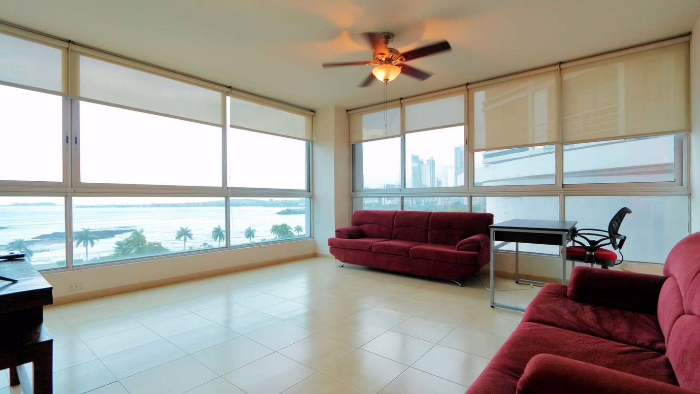 Apartamento en Venta - PH Grandbay Tower - Avenida Balboa - Vista al Mar - foto 1
