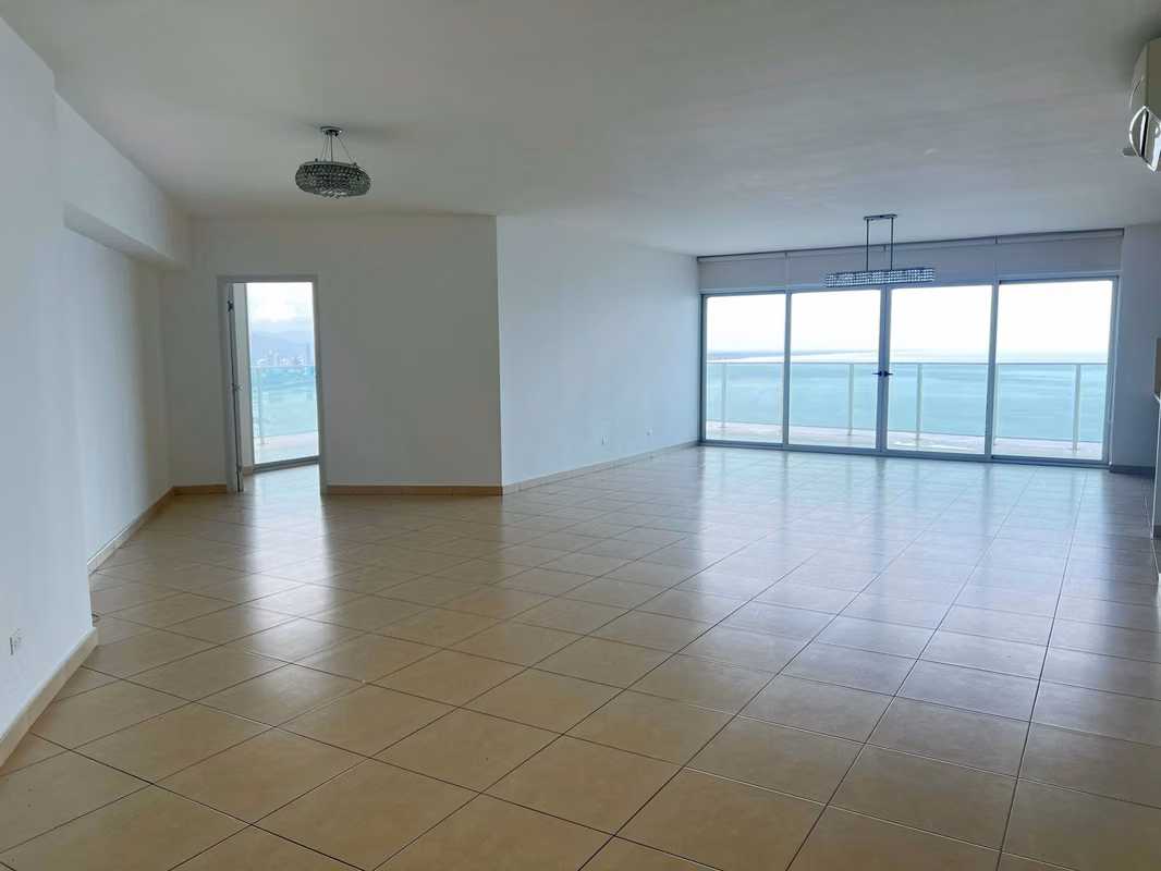 SE VENDE AMPLIO APARTAMENTO PH OASIS - foto 1