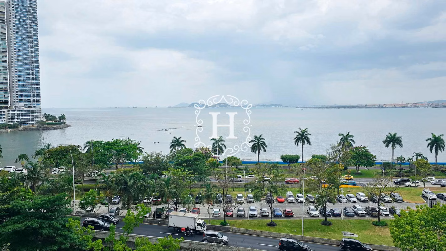 Oportunidad Única: Apartamento Frente al Mar a Precio de Oferta - foto 1