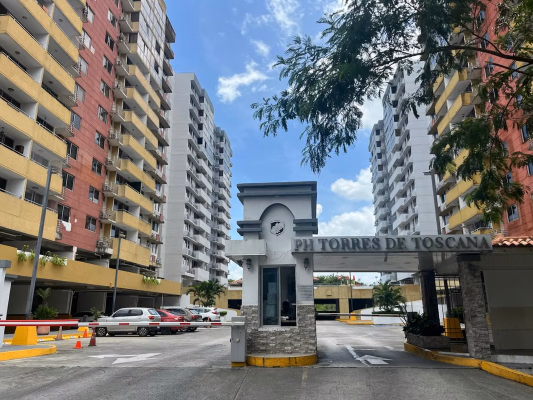 Banco Vende de Apartamento en P.H. Torres de Toscana (Dv) - foto 1