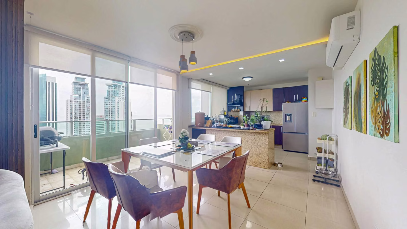 Venta de amplio apartamento y balcón doble en Sevilla – Costa del Este - foto 1