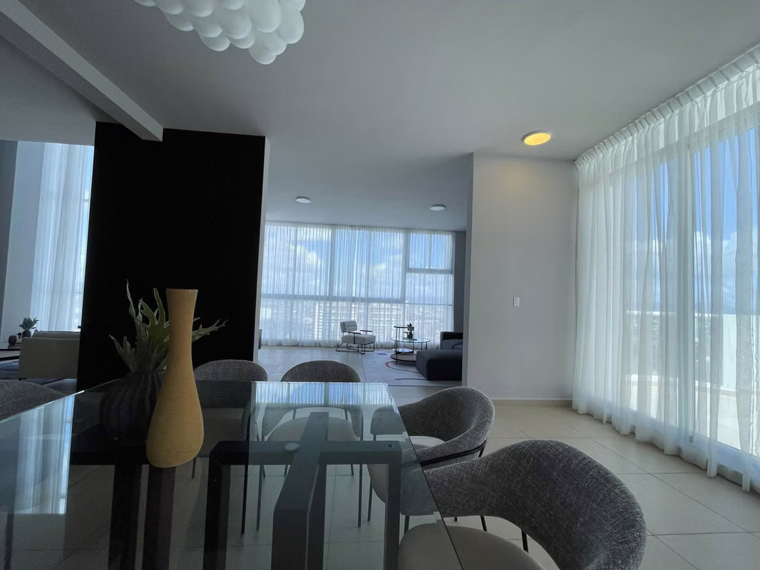 Apartamento Amoblado Tipo Loft en Alquiler – PH Country Club, Costa del Este - foto 1