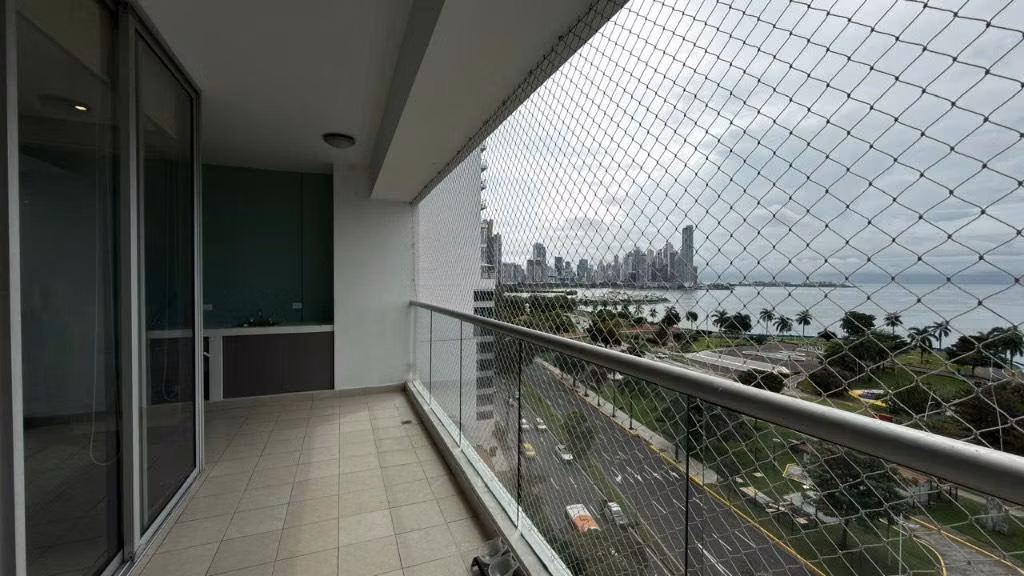 VENTA HERMOSO APARTAMENTO FRENTE AL MAR EN AVENIDA BALBOA - foto 1