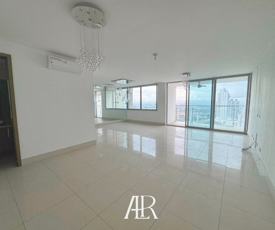 Vendo apartamento en piso alto en Costa del Este, precio de Oportunidad! - photo 1