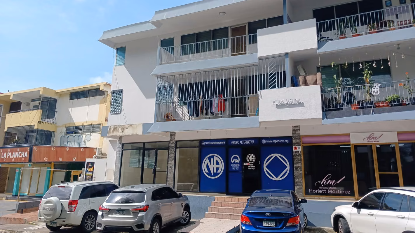 SE ALQUILA APTO EN AVE RAMON ARIAS - EDIFICIO MALINA - foto 1