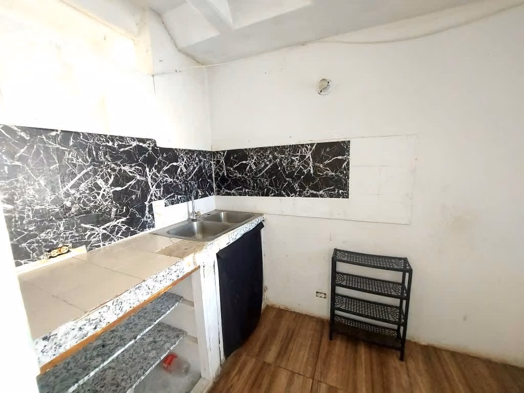 Vendo en Los Libertadores # 2166 avd - photo 1