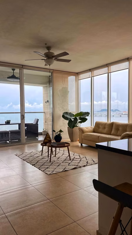 Se vende espectacular apartamento en Avenida Balboa con vista al mar - foto 1