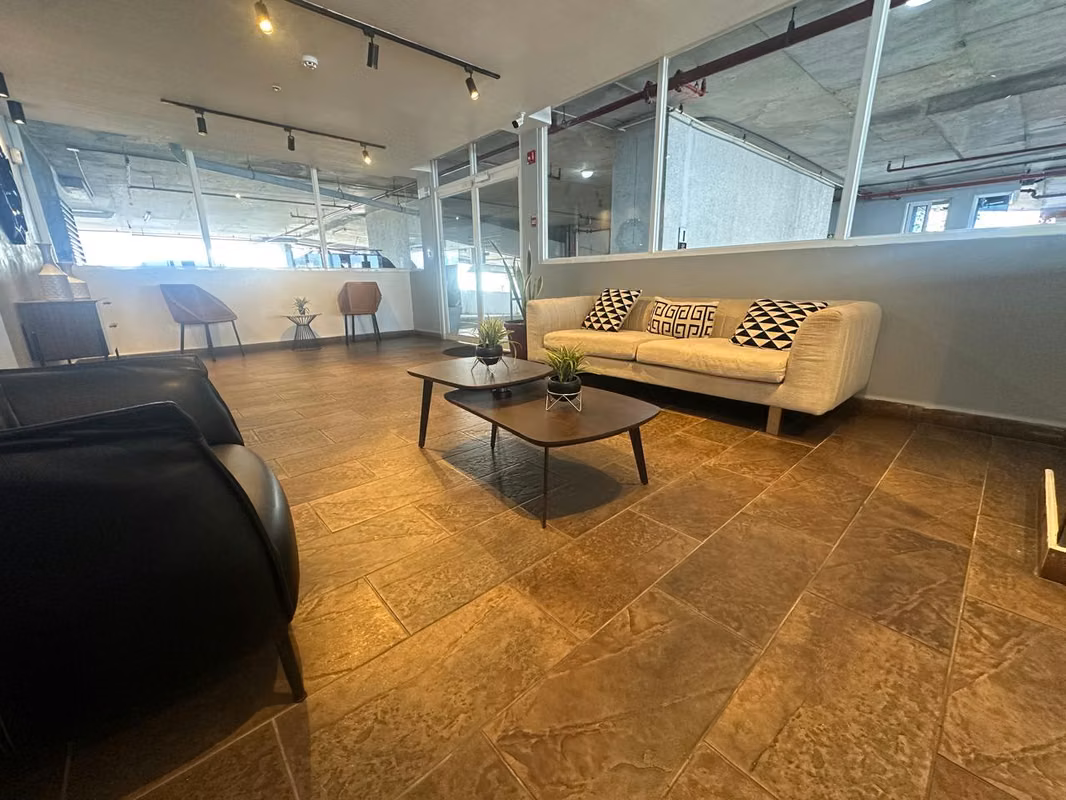 PROPIETARIO VENDE APAPARTAMENTO A ESTRENAR CON LINEA BLANCA NUEVA EN VIA ESPAÑA - foto 1