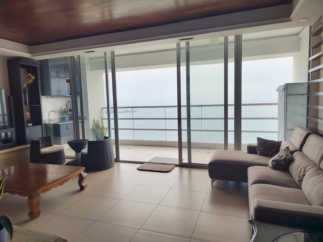 Venta PH Rivage en avenida Balboa de 2 recamaras frente al mar - photo 1