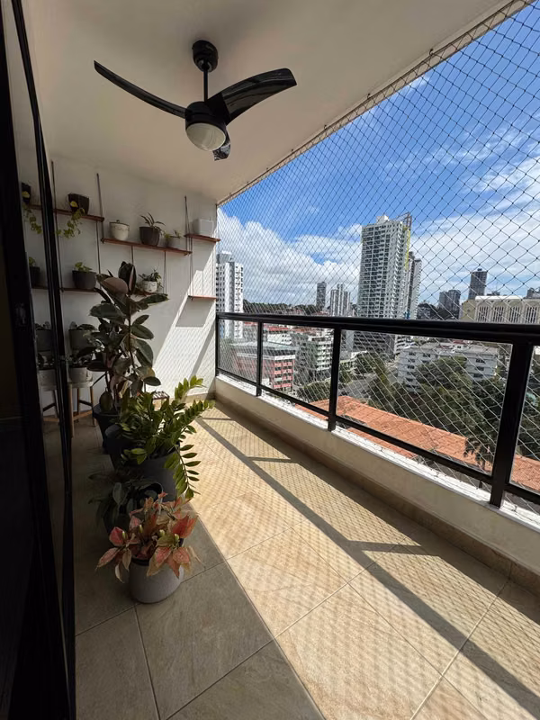 Venta de céntrico apartamento en Bella vista - foto 1