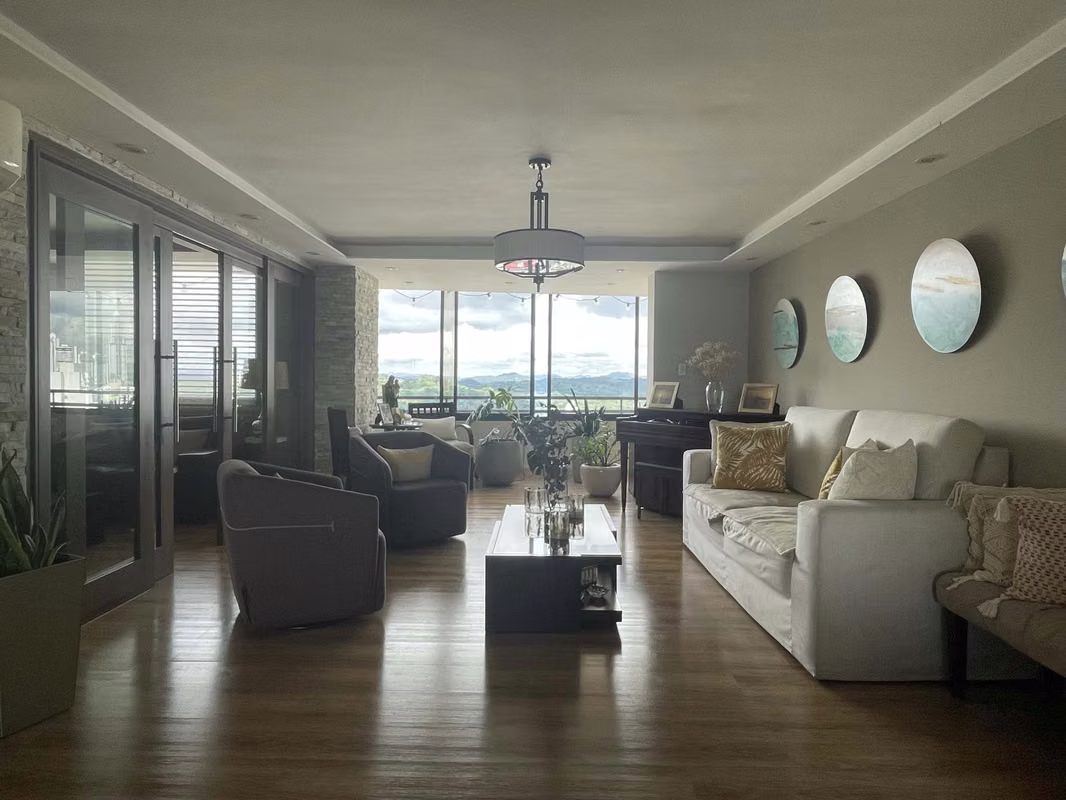 Penthouse en El Cangrejo – PH Mirador del Cangrejo | 200 m² | 3 Recs+CBE | Remodelado - photo 1