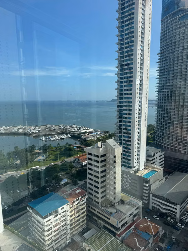 VENDO LINDO APTO AMOBLADO CON VISTA AL MAR - foto 1