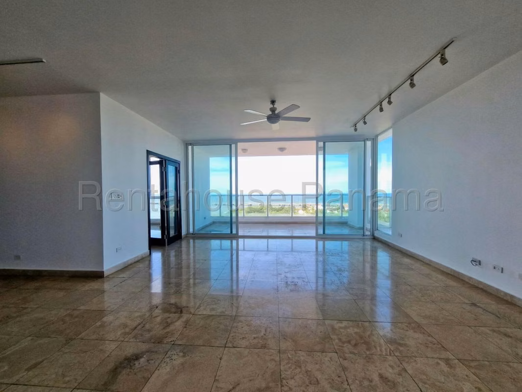 Venta de amplio Apartamento en Coco del Mar Ph Puntarenas Mts2: 378 PD - photo 1