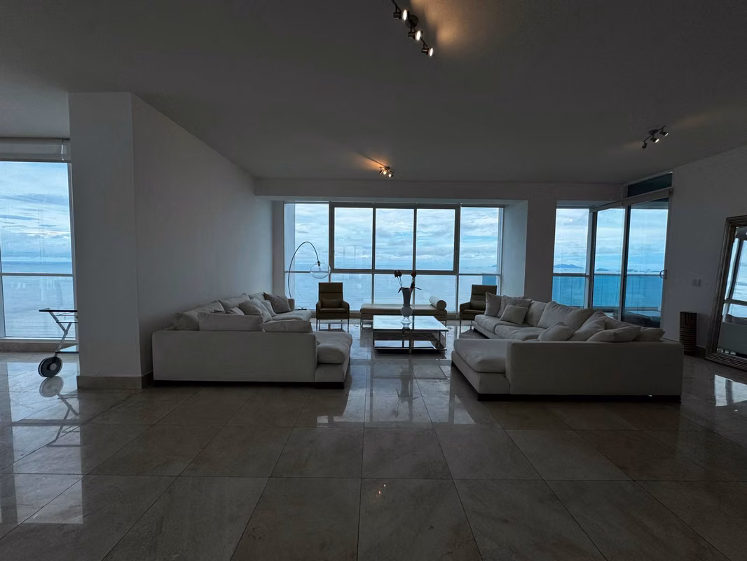 Venta de apartamento en Costa del Este - foto 1
