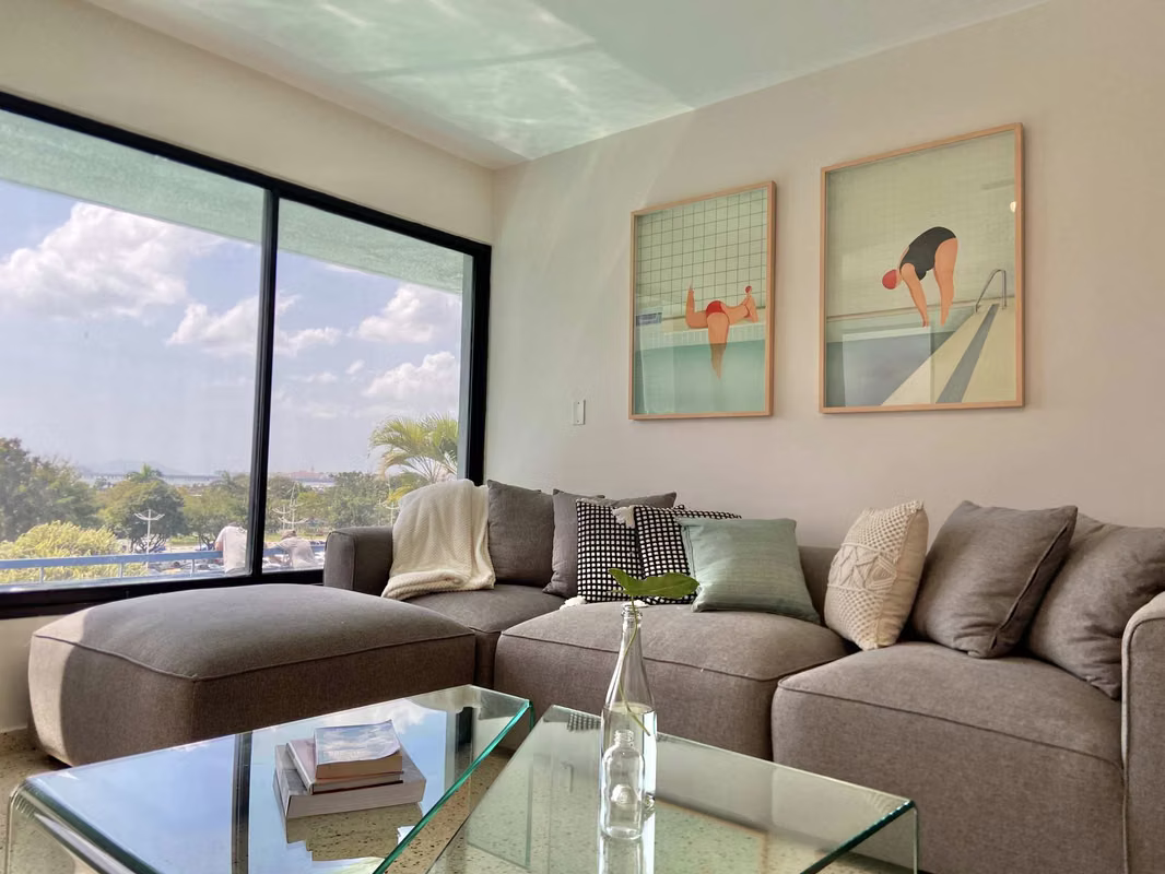 Lindo apartamento remodelado en el edificio La Gaviota en Ave. Balboa - photo 1
