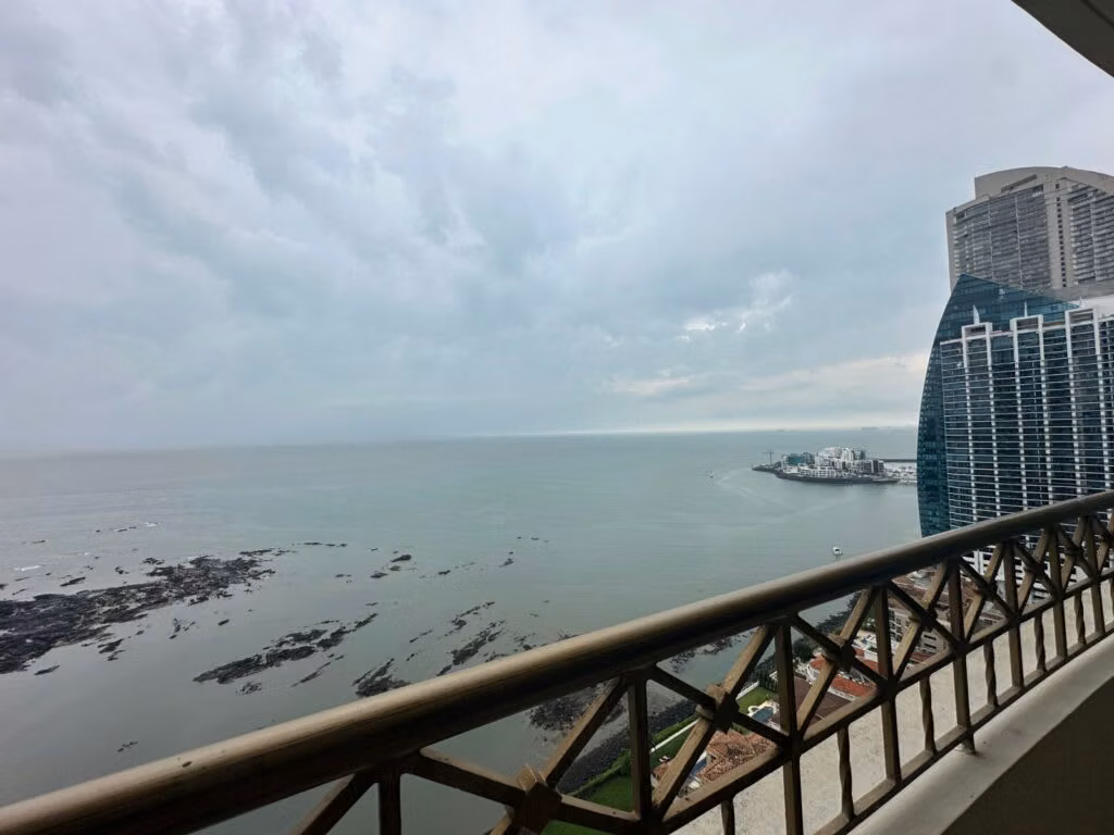 Banco Vende Apartamento en Pacific Point – Punta Pacífica (un) - foto 1