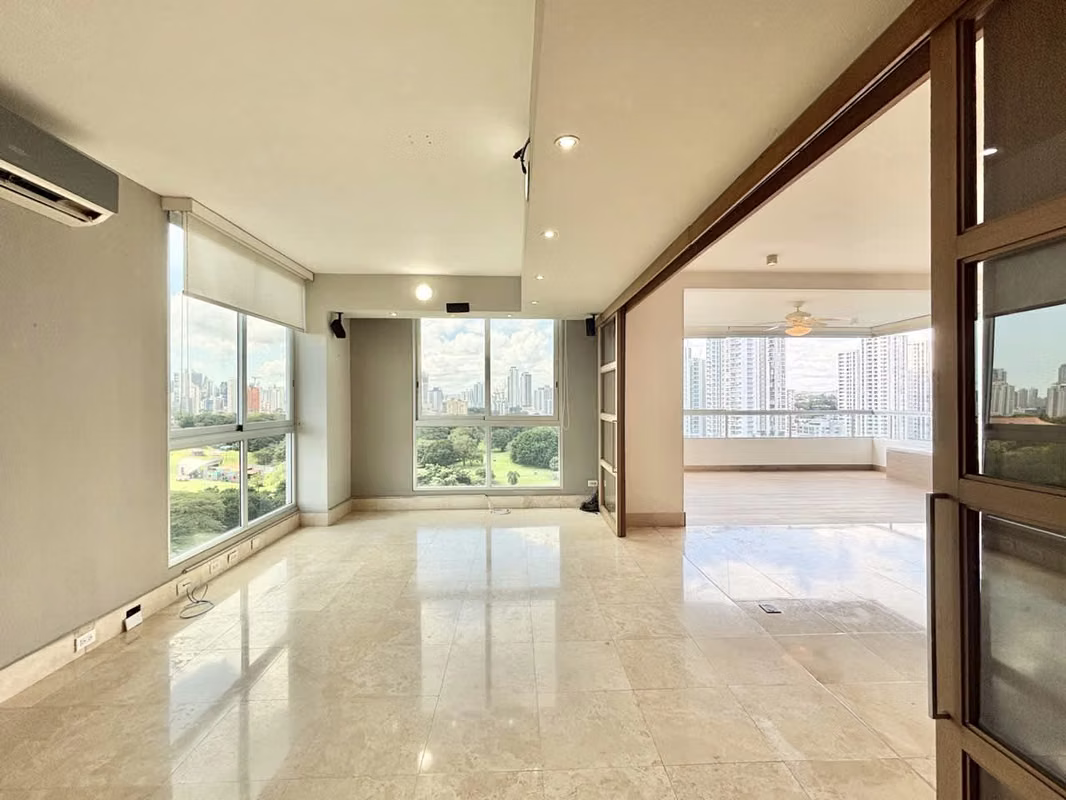 Park 1 • Vista directa al Parque Omar • 1 apartamento por piso en Altos del Golf - photo 1