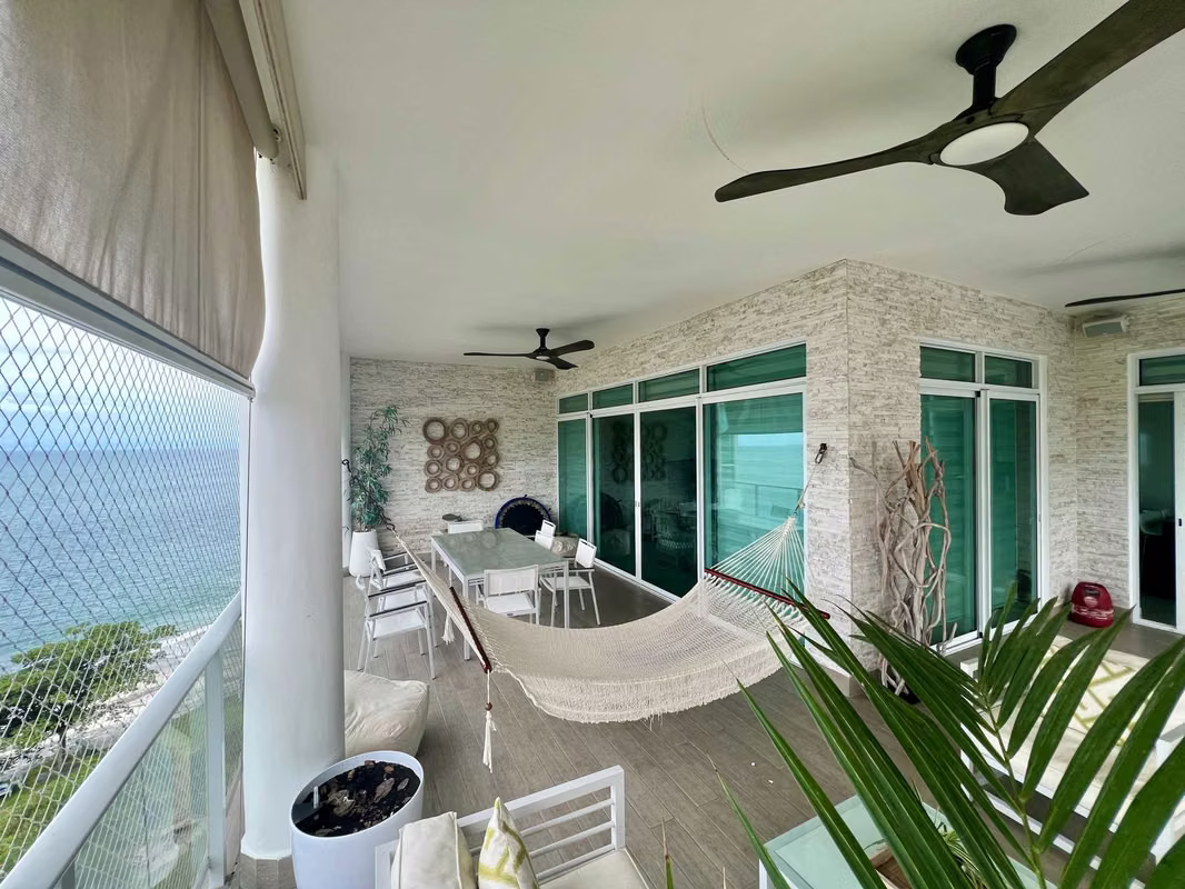 Vendo Apartamento en Bijao Balboa 6 frente al Mar - photo 1