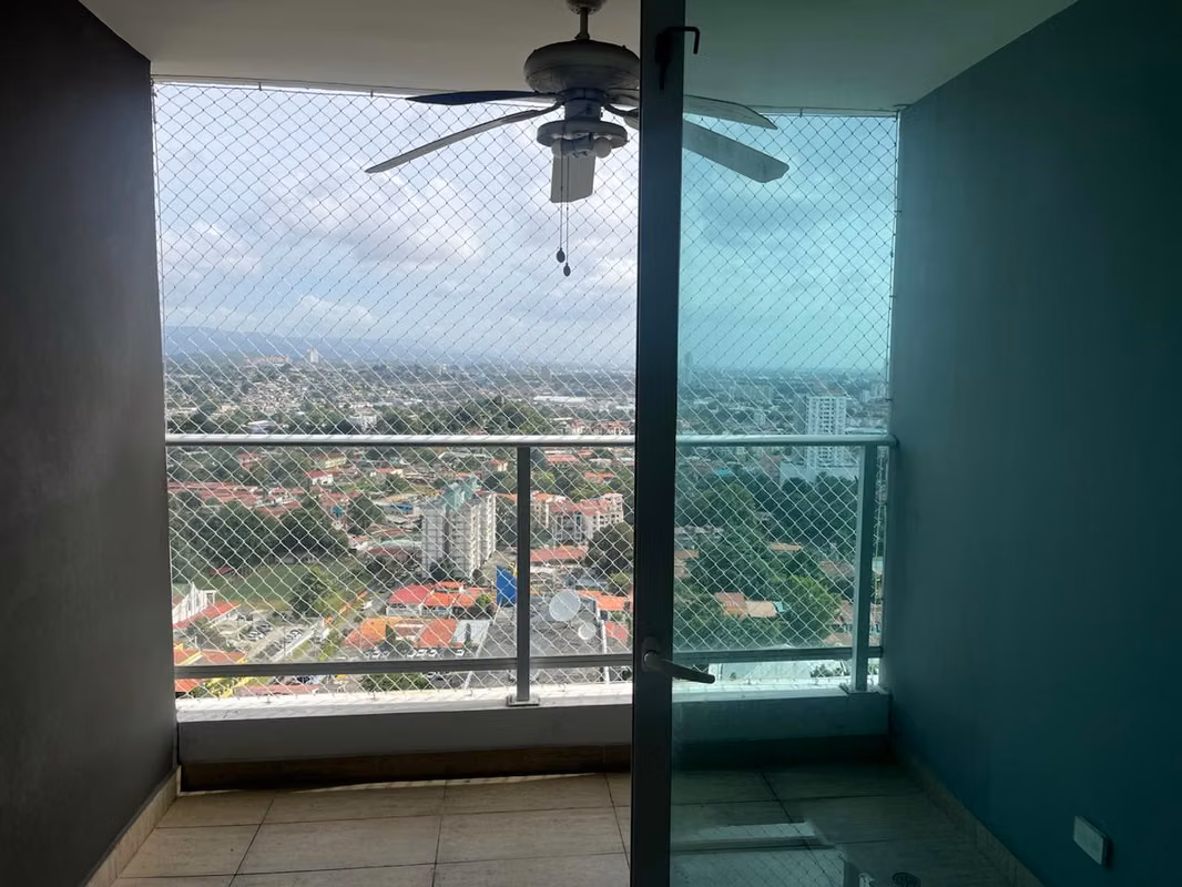 Banco Vende Apartamento en PH Victoria Royale - 12 de Octubre (mb) - foto 1