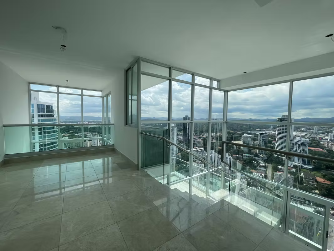 Venta de apartamento Costanera frente a la Cinta Costera - photo 1