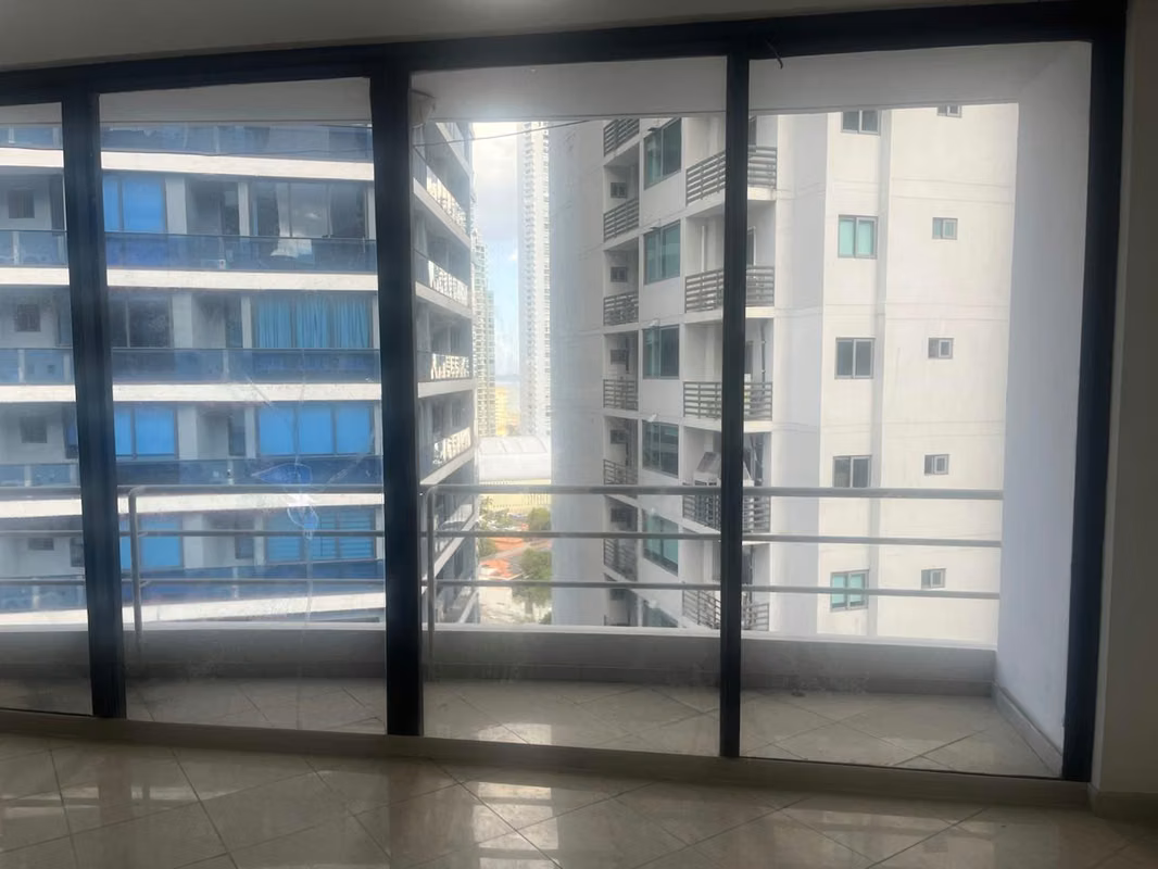 Banco vende apartamento en PH Royal Princess - Punta Paitilla (tb) - foto 1