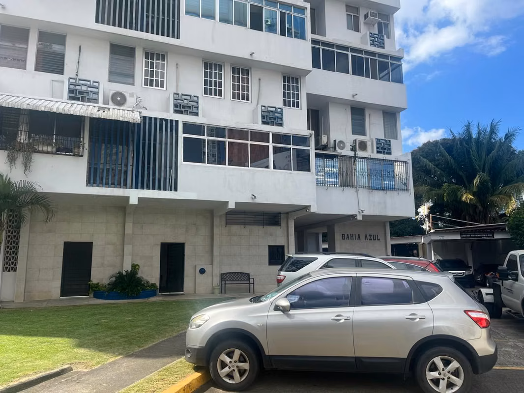 Banco vende apartamento en P.H. Bahía Azul San Francisco (tb) - photo 1