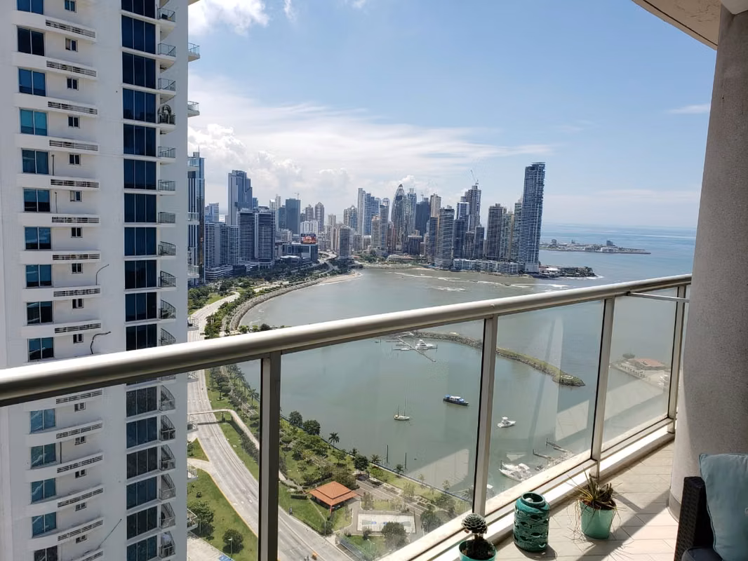SE VENDE APARTAMENTO EN PH YACHT CLUB, AV. BALBOA - foto 1