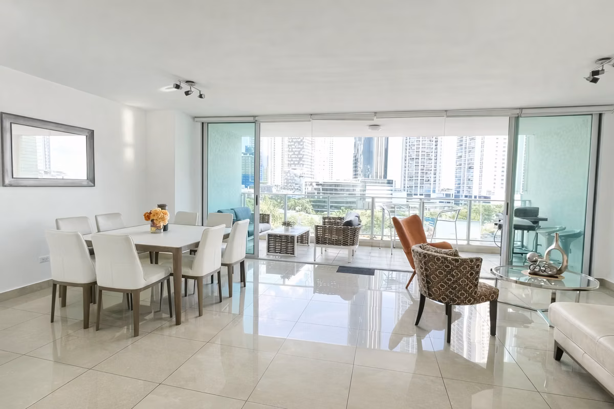 PH Sevilla - 188 m² bien distribuidos | PH consolidado | $324,000 - photo 1
