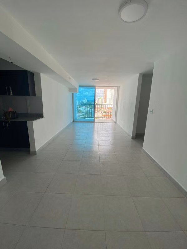 Vendo, apto. moderno $ 135k, 3rec, 2baños, balcón, piso alto - foto 1