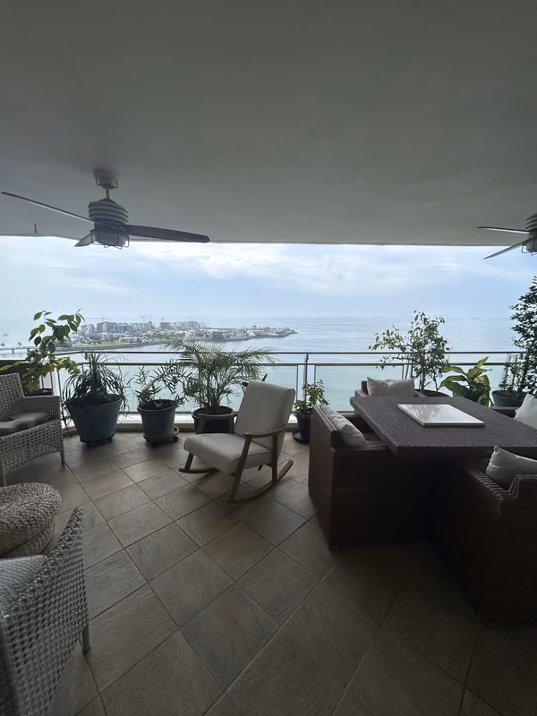 Se vende Apartamento en Paitilla, frente de mar | 290 m2 | 3 rec | 3.5 baños | Den | balcón - photo 1