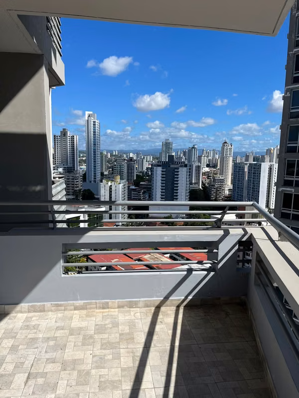 Se vende Apartamento en El Cangrejo / PH. Luxor / 147 m2 / 2 rec / 2.5 baños /cbe/ balcón - photo 1