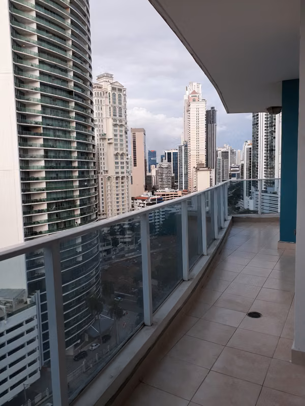 Bonito apartamento de 160 mts2, a un costado de Avenida Balboa - foto 1