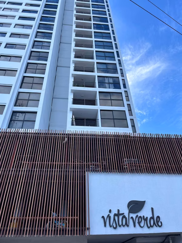 Banco vede apartamento en PH VISTA VERDE, en Carrasquilla (d) - foto 1
