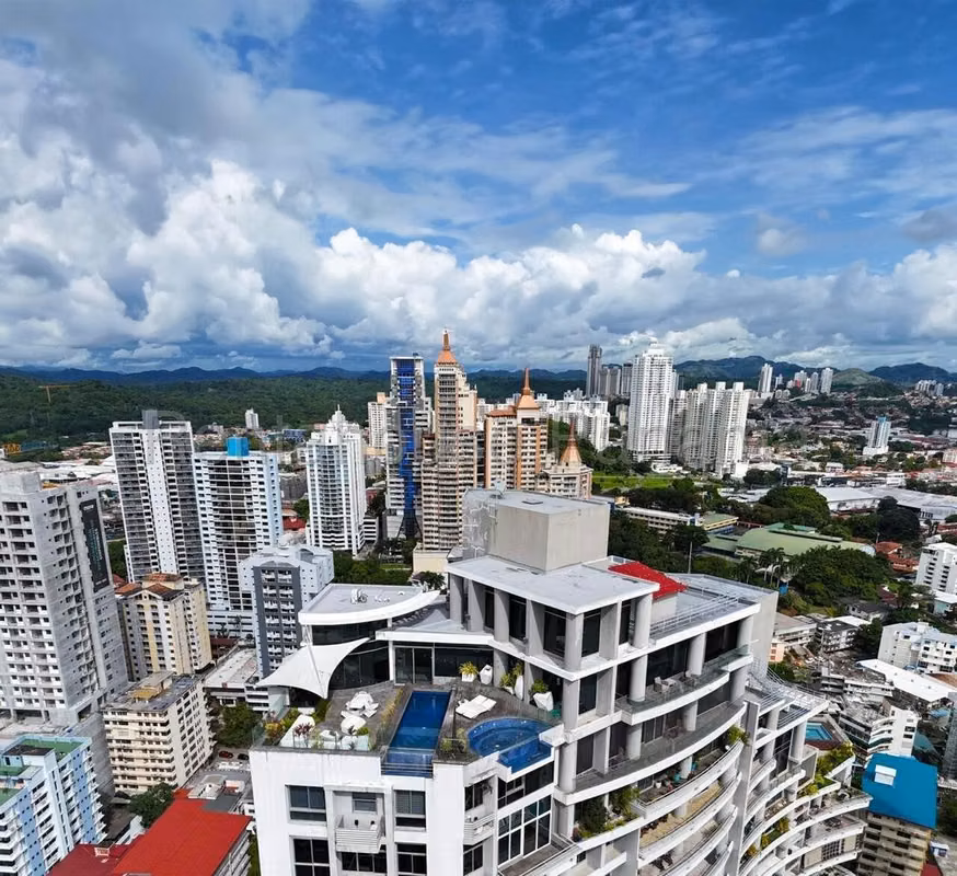 Venta de Penthouse en El Cangrejo con piscina privada AK - foto 1