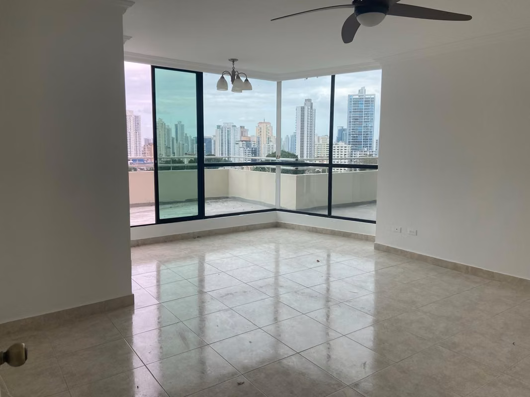 Venta de amplio Apartamento PH Oceania, Edison Park - foto 1